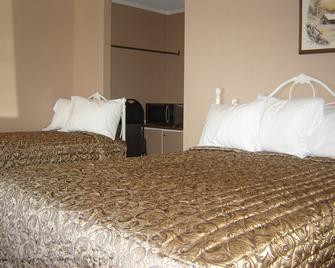 Lucien Motel - Whitby - Bedroom