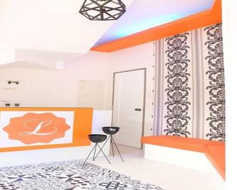 Laule a Hostel El Nido (double deluxe room) - El Nido - Front desk