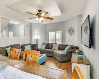 Warrensburg Home, Close to Downtown! - Warrensburg - Wohnzimmer