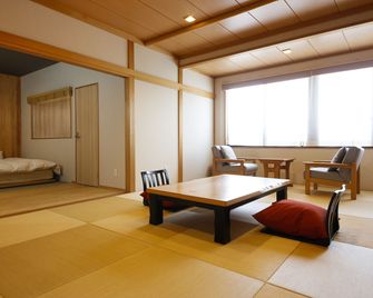 هوتل كيكيو - كاغا - غرفة طعام