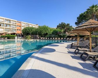 Hotel Club Le Capet - Sainte-Maxime - Pool
