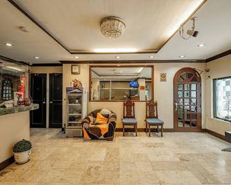 Hotel Juliano - Manila - Lobby