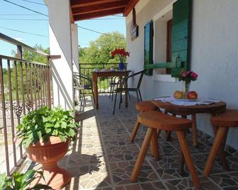 Holiday Home in Starigrad near Beach - Starigrad - Patio