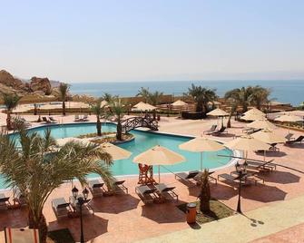 Grand East Hotel Resort And Spa - Sweimeh - Piscina