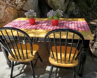 Fall Special Gorgeous Designer Cabin Inside Yosemite With Luxurious Jacuzzi - North Wawona - Patio