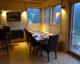 Chalet sleeps 8 Unobstructed view of the mountains Ski slopes Terrace - Taninges - Restaurant