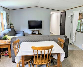 Northwoods Cottage In the Heart of the Waterfall Capital \nOn the ATV route - Dunbar - Sala de jantar