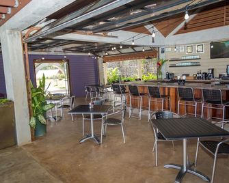 Pagua Bay House Oceanfront Cabanas - Marigot - Bar