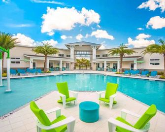 Family Friendly & Clean - Private Pool & Hot Tub. Near Disney! 4br 3ba Wifi - Kissimmee - Pool