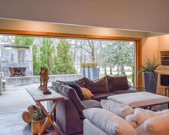 The Clubhouse - On Golf Course - Serene Retreat - Searcy - Huiskamer