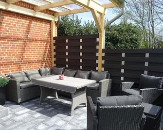 'Bi Oddi' - moderne FeWo mit Terrasse und Garten - Silberstedt - Patio