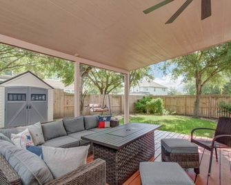 Family Home with Private Backyard and Garage! - Dickinson - Patio