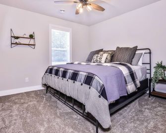 Nature retreat & cabin on snowmobile trails with firepit - dogs ok - Manitowish Waters - Bedroom