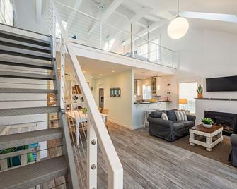 Perfect Island Location - Close to Beaches, Martha’s Vineyard Ferry & Cape Cod. - Fairhaven