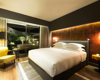 DoubleTree by Hilton Izmir Airport - Izmir - Bedroom