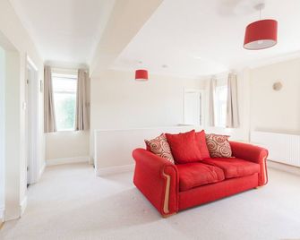 Toothbrush Apartments - Ipswich East - Cauldwell Ave - Ipswich - Living room