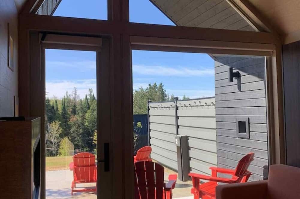 Jolie Vie Wellness Retreat, Fire Tiny Home #1 - גרנד פולס - מרפסת