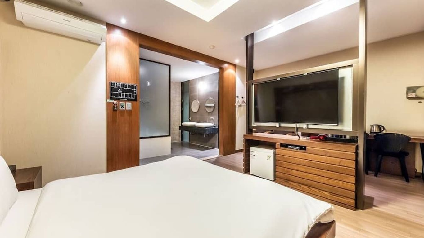 โรงแรมโนวอน ริตซ์