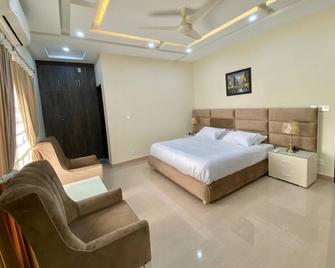 Continental boutique House - Islamabad - Bedroom