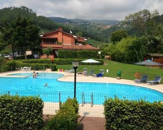 Aurelia Rta Detta il Cascinale - Montignoso - Zwembad