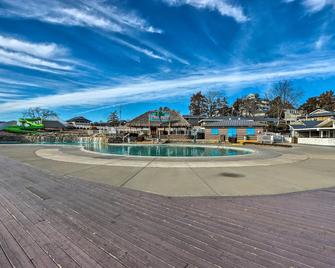 Resort Perks Updated Osage Beach Home! - Osage Beach - Pool