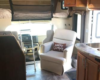 The Adventure Awaits! - Osoyoos - Living room