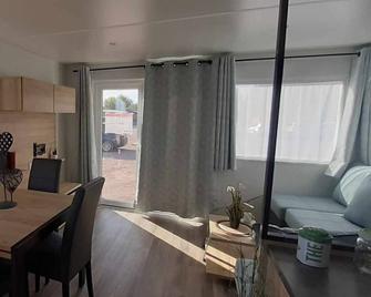 Rental Mobilhome In Camping 4 - Lattes - Wohnzimmer