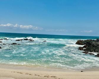 Charming 1-bedroom apartment in delightful Majahua Beach, Mexico - Troncones - Playa