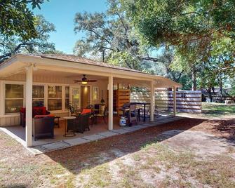 Beachy Sisters B 4 Bedroom Duplex - Jekyll Island - Patio