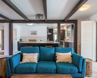 Mountain View Mid-Century - Palm Springs - Living room
