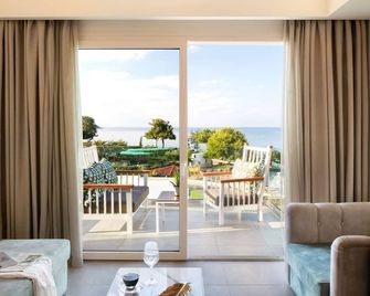 Alexandra Elegance Bridging Generations - Potos - Balcony