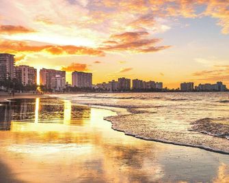 Beach Front Studio at Esj Towers - Carolina