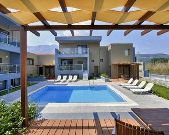 Mary's Residence Suites - Chrisi Ammoudia - Bazén
