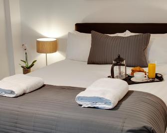 Base Serviced Apartments - Cumberland Apartments - Liverpool - Bedroom