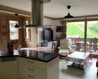 D305 - 73m2 - 4P - 8/10 pers - Laval - Cocina