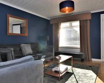 Colston House - Glasgow - Bishopbriggs - Living room