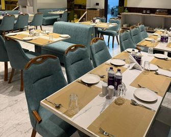 Lilium Hotels Talegaon - Talegaon Dābhāde - Restaurant