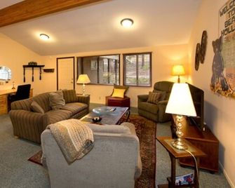 Holiday Haus - Mammoth Lakes - Living room