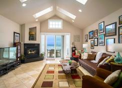 Moonlight by AvantStay Modern Home w Views Direct Access to Rockaway Beach - Rockaway Beach - Living room