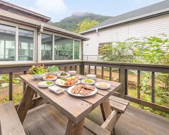 Gapyeong Shiny Pension - Gapyeong - Balcony