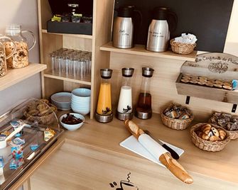 Kosy Appart'hotels Troyes City & Park - Troyes - Buffet