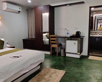 Built by tribals, but with all modern facilities. - Mananthavady - Bedroom