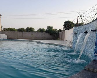 Cheerful Place with 3 Bedrooms - Chaumu - Piscina
