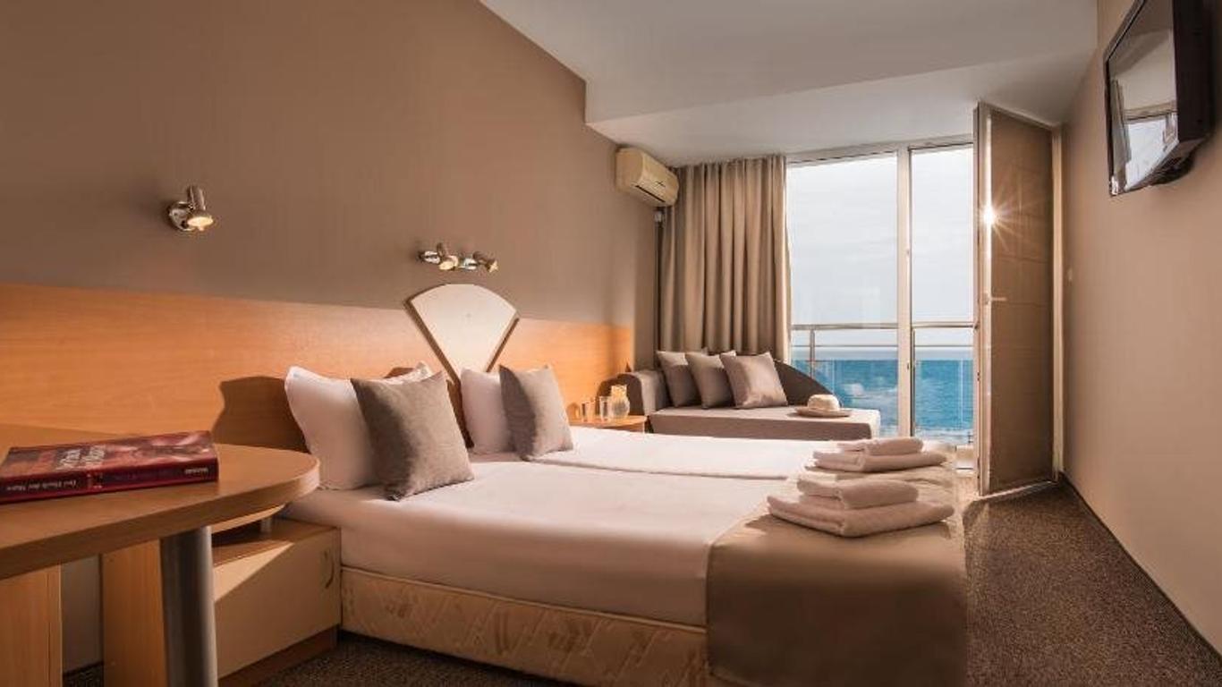 Hotel Eskada Beach
