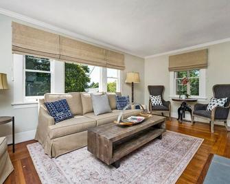 The Oxbow House - Designer 3bd/2ba Home - Napa - Living room