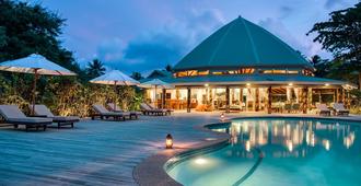 Matangi Private Island Resort - Adults Only - Matagi Island - Pool