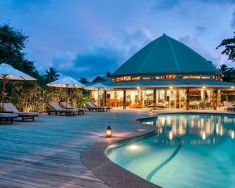Matangi Private Island Resort - Adults Only - Matagi Island - Pool