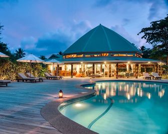 Matangi Private Island Resort - Adults Only - Matagi Island - Pool