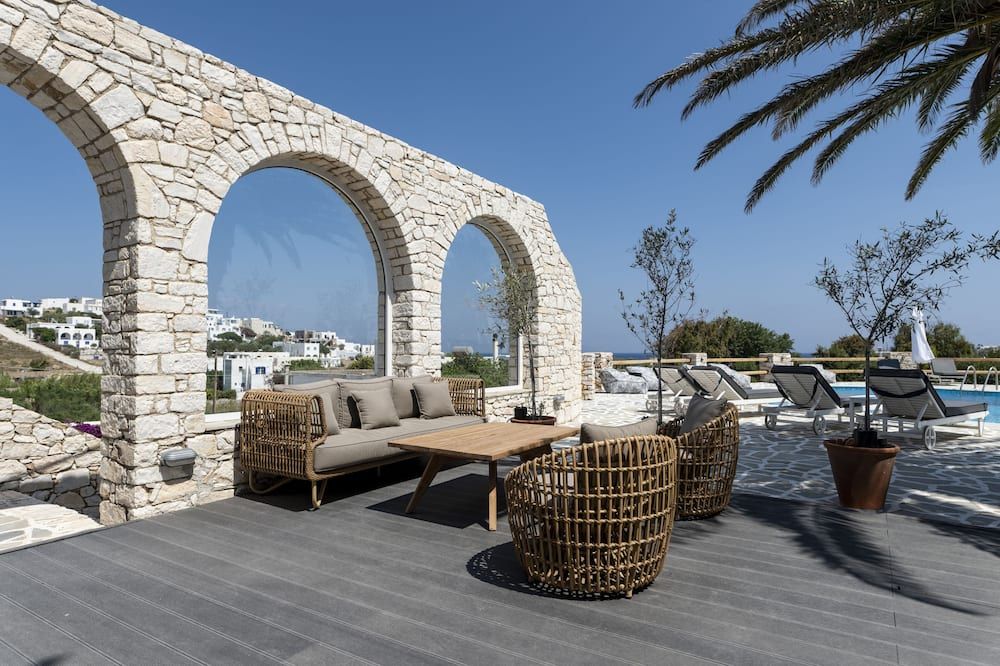 Pnoi Hotel - Piso Livadi