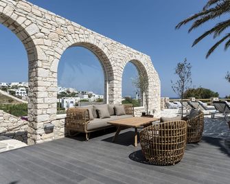 Pnoi Hotel - Piso Livadi